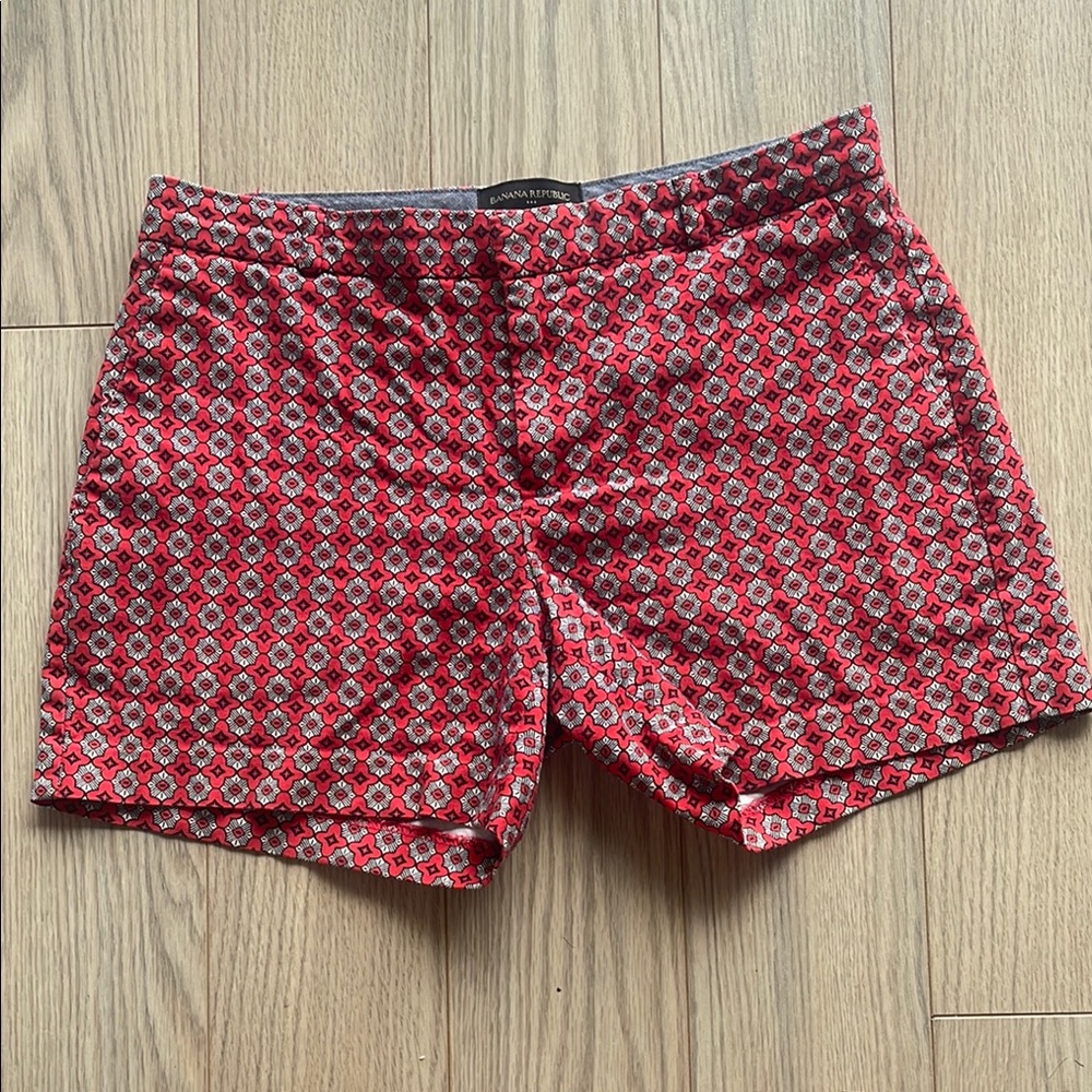 Banana Republic Maximalist Flat Front MidRise Short Size 4